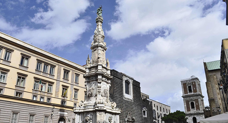Spaccanapoli Obelisco Immacolata